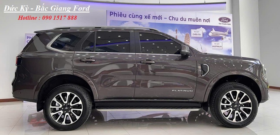 Trải nghiệm đa địa hình với Ford Everest Platinum.